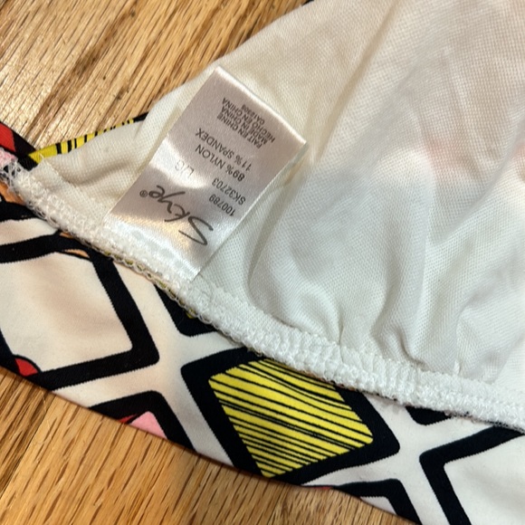 Skye bikini set. Says size large I would say more small/medium - Picture 9 of 10